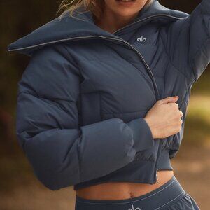Alo Yoga Women's Captivate Puffer Jacket Color Bluestone